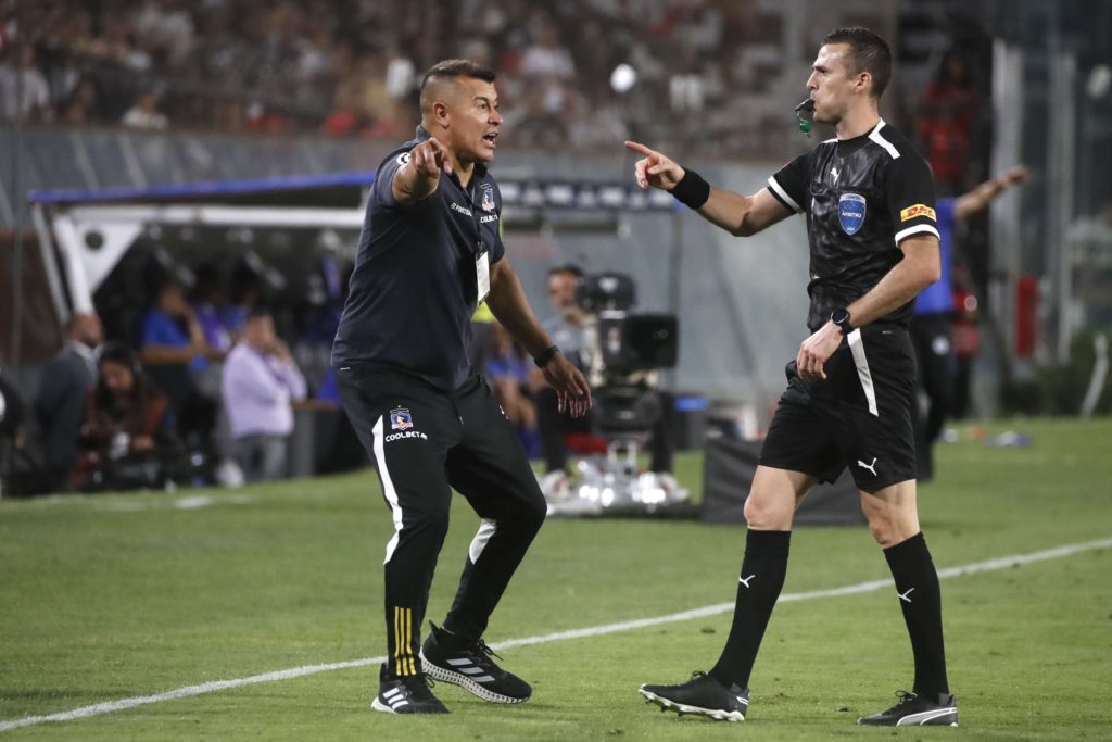 Los tres datos del árbitro Andrés Matonte que complican a Colo Colo previo a duelo ante River