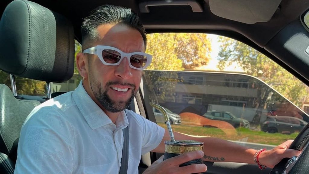 lujo automóviles futbolistas - El imponente auto millonario de Mauricio Isla: lujo extremo