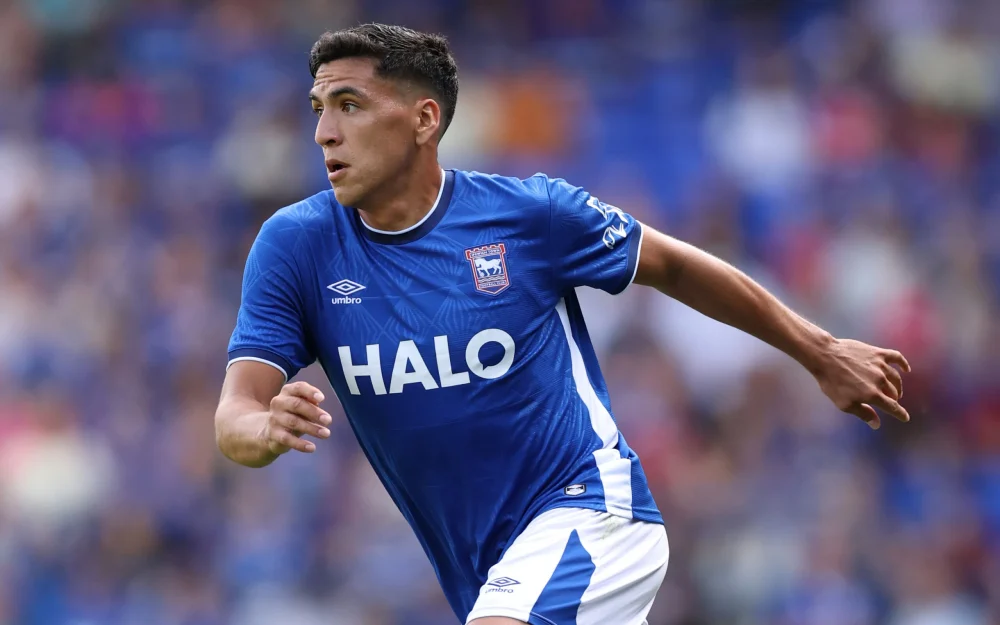 Con el pie derecho: Marcelino Núñez hizo su debut en Premier League con triunfo de Ipswich Town