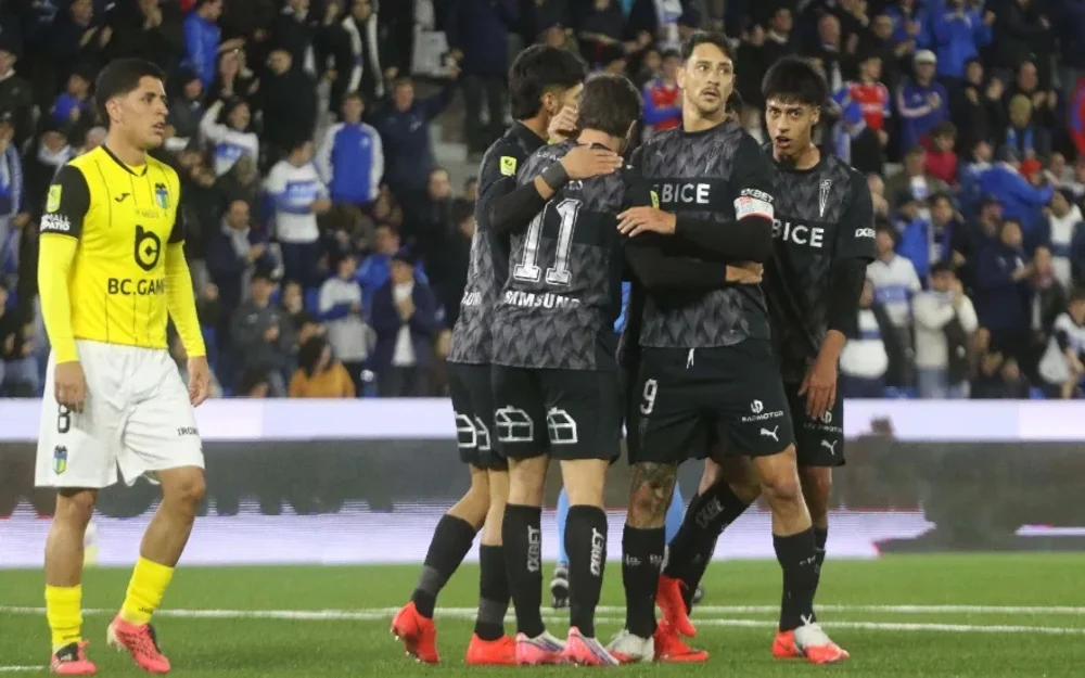 En uno de los partidazos del año: Universidad Católica venció en guerra de goles a O’Higgins y alcanzó a U. de Chile