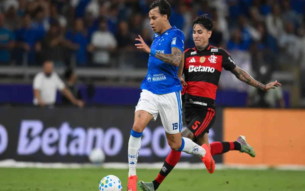 Flamengo de Erick Pulgar no pudo esta vez: El Mengao cayó ante Cruzeiro en la agonía por el Brasileirao