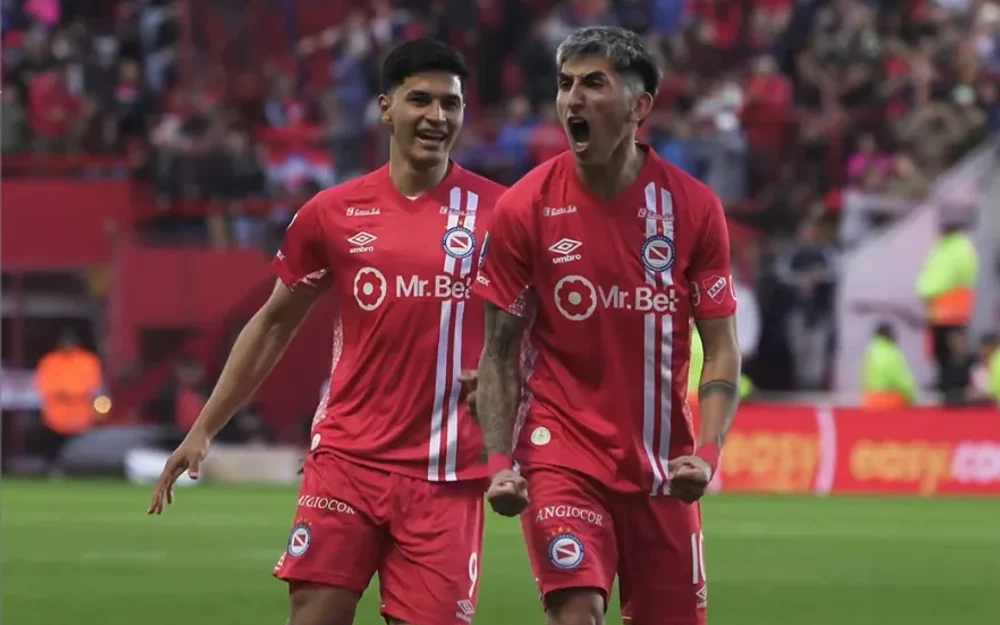 Cortés y Morales dijeron presente en remontada de Argentinos Juniors por el Clausura