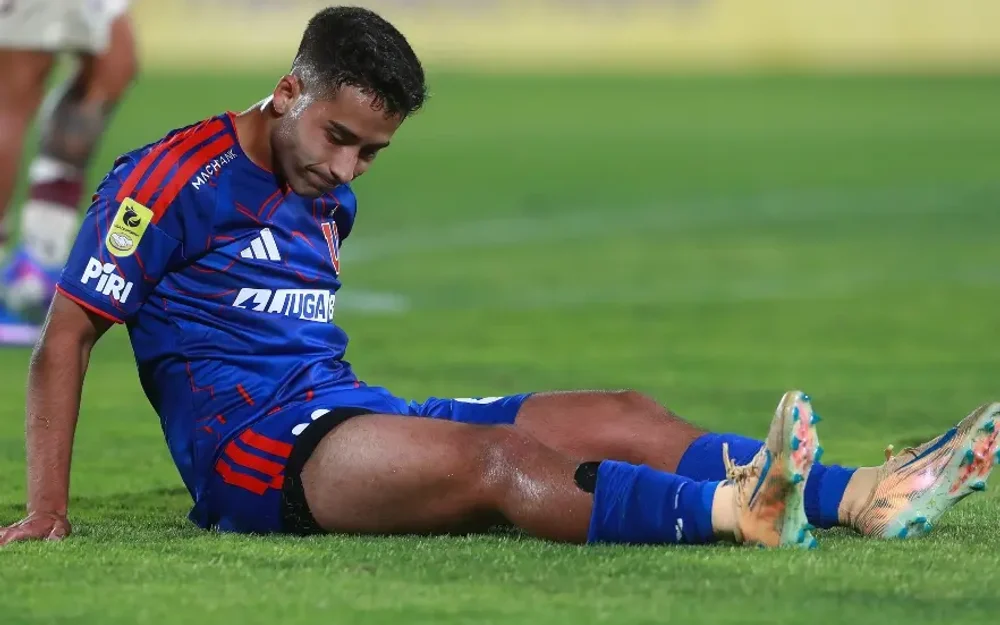 A la espera de su salida de U. de Chile: Lucas Assadi entrenó aparte y no jugará el Superclásico ante Colo Colo