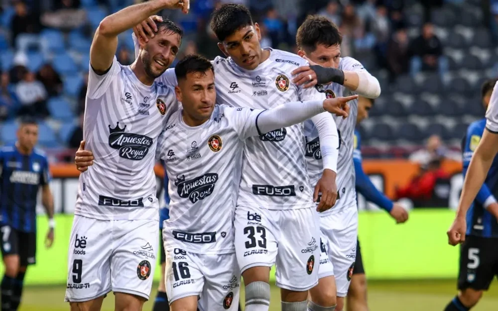 El Tomate estará más dulce: Limache venció a domicilio a un Huachipato que sumó ocho fechas sin ganar