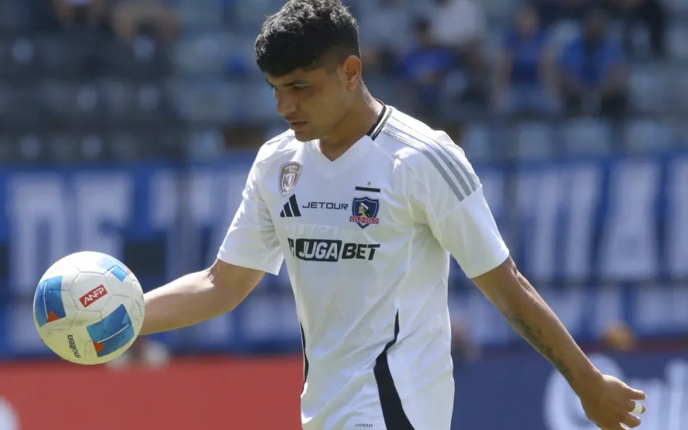Sigue con la nube negra: El nuevo problema de Claudio Aquino en Colo Colo previo al Superclásico