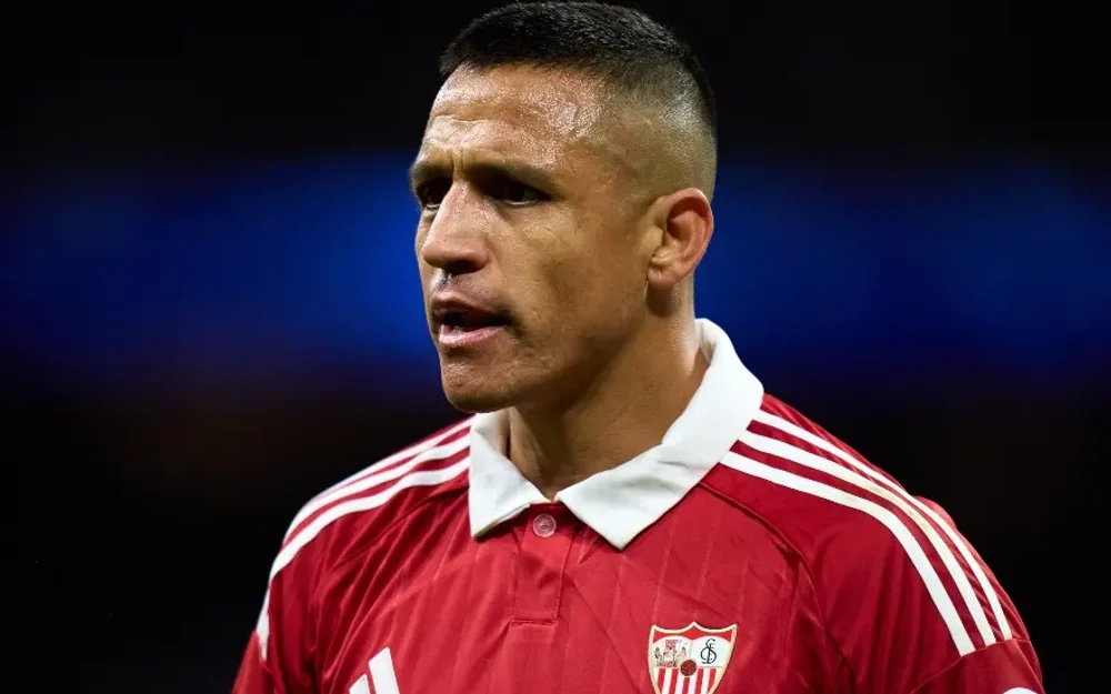 “Hablé con él para que se quedara”: DT del Sevilla reveló fallida gestión de continuidad por Alexis Sánchez