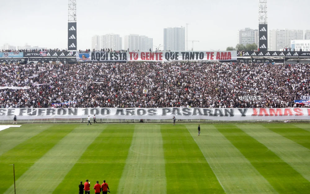 VIDEO | Más de 20.000 hinchas de Colo Colo asistieron al tradicional arengazo previo a Superclásico