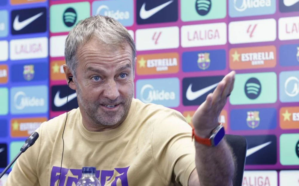 Flick: "¿Firmar un '9'? Hablaré con Deco y veremos durante la semana"
