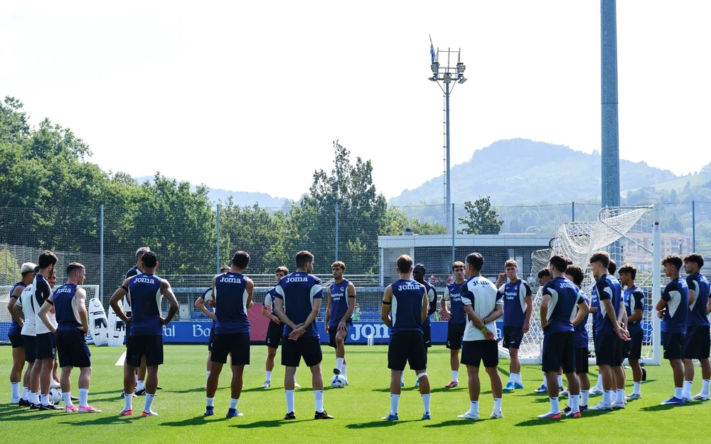 La Real visitará al Betis sin Gorrotxategi, Marín y Guedes, y sin fichajes