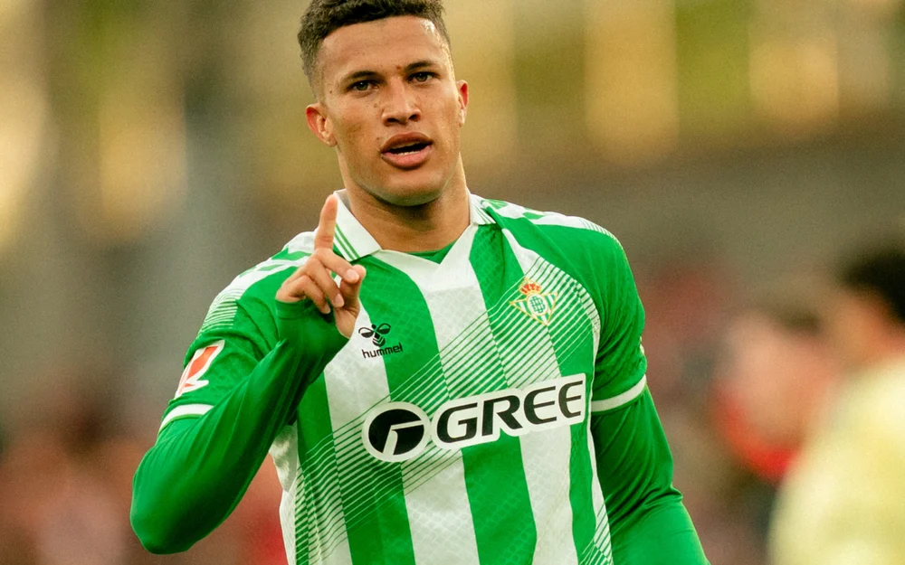 Deossa no contempla su salida y apunta a cerrar una vía para el Betis