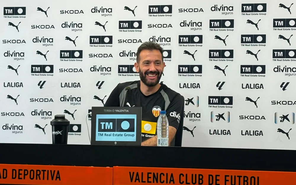 Carlos Corberán: “Yo deseo ser entrenador del Valencia en Europa; pero las palabras sin hechos irritan”