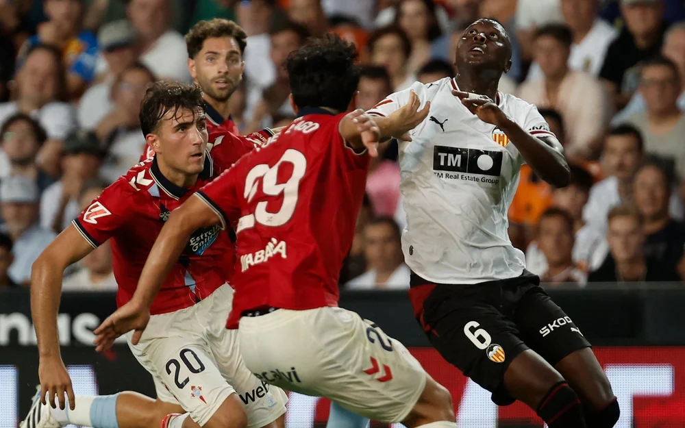 La lesión de Umar Sadiq aumenta los problemas de Corberán en ataque