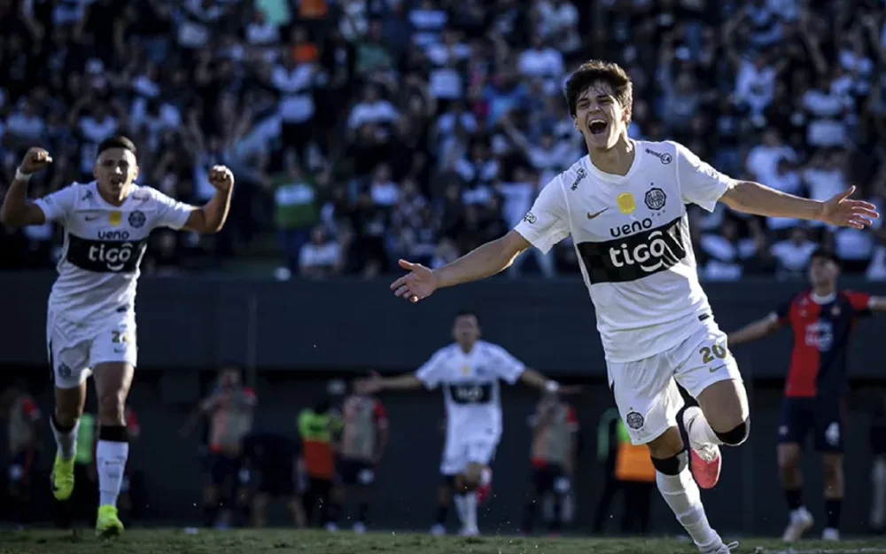 Clásico franjeado: Olimpia le remontó a Cerro Porteño con brillante actuación de Esteban Matus