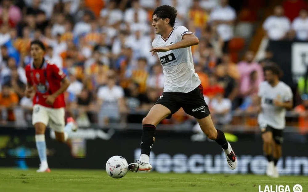 Javi Guerra, sobre los pitos de Mestalla: "Nosotros también queremos ganar, pero no siempre se puede"