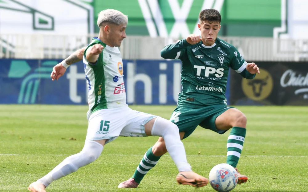 Cobreloa mira atento: Santiago Wanderers enredó puntos de local ante Puerto Montt en el Ascenso