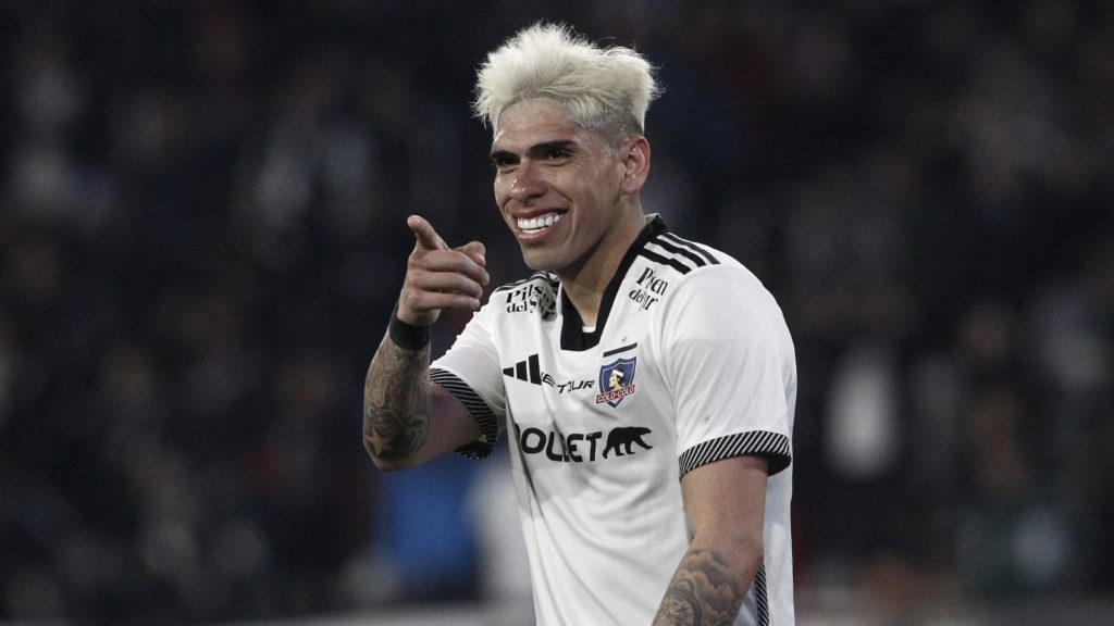 "Dimos vuelta la página": Colo Colo se abre a salida de Carlos Palacios