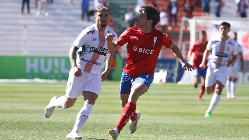 "Es roja": la polémica jugada del primer tiempo entre Cobresal y la UC