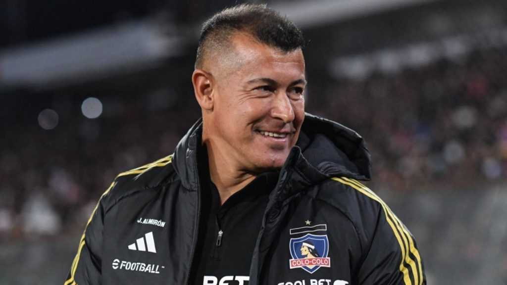 "Es un técnico serio, que se impone": El millonario sueldo que recibe Jorge Almirón en Colo Colo