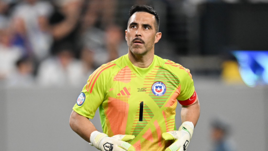 "Gracias Capitán": Metro homenajeó a Claudio Bravo tras anunciar retiro