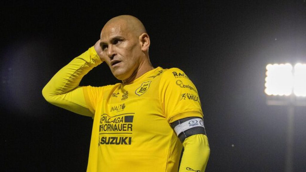 "Rotura total": San Luis confirma la peor noticia para Humberto Suazo