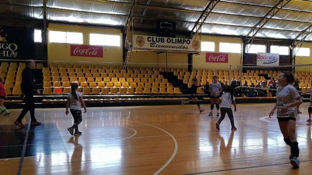 "Se estaba bañando": Conmoción en Argentina por la repentina muerte de una jugadora de vóley