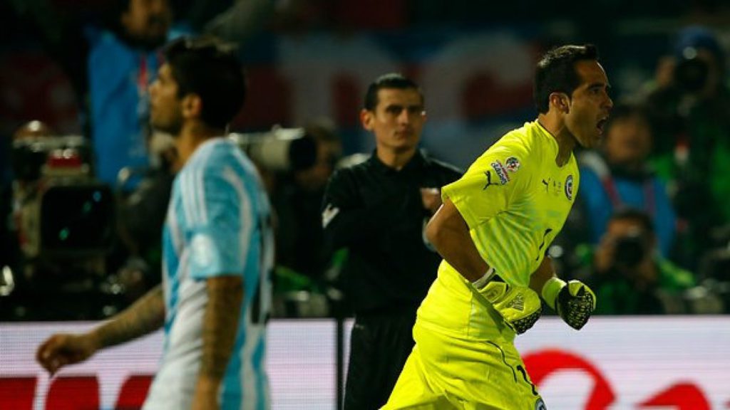 "Un verdugo de la selección": Así reaccionó la prensa argentina tras el retiro de Claudio Bravo