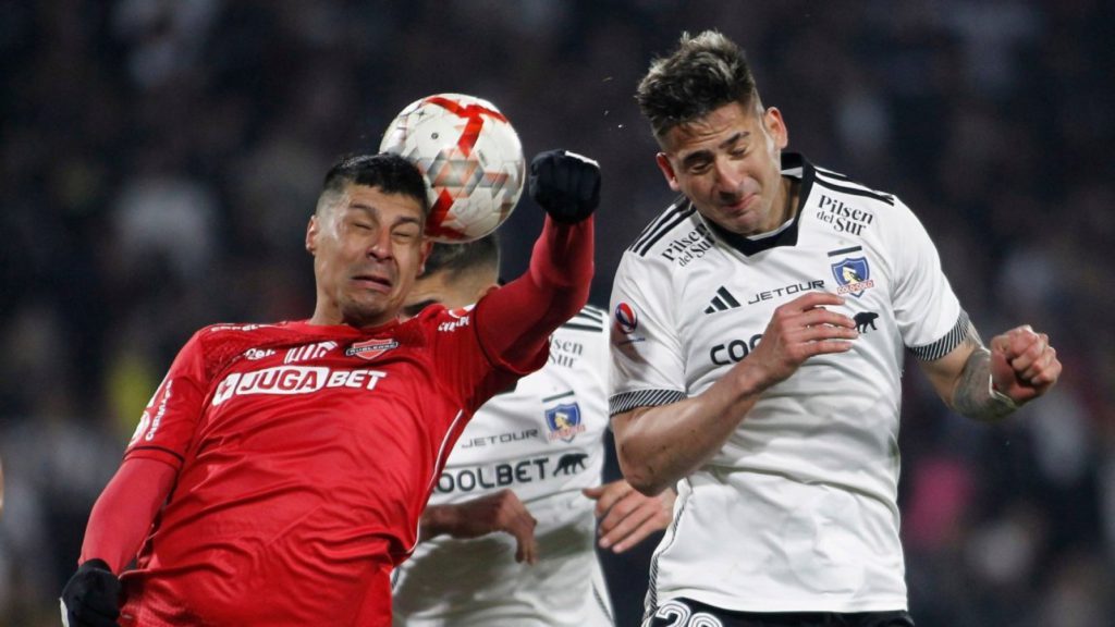 "¿Por qué es inmortal?": el lienzo de la barra de Colo Colo que generó críticas en el Estadio Monumental