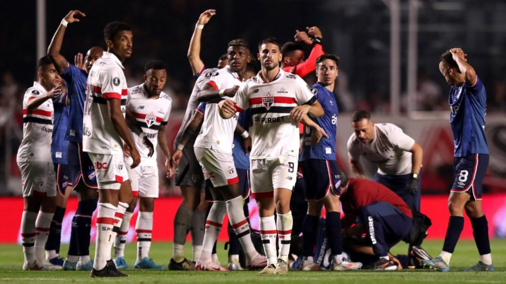 El desgarrador llamado de la esposa de jugador de Nacional que se desplomó en la cancha