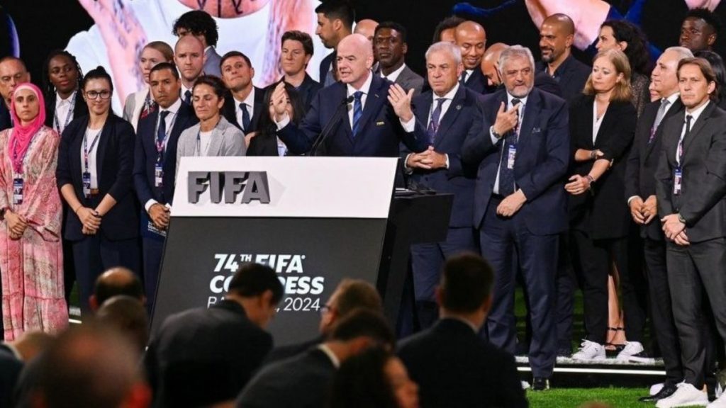 La FIFA implanta el gesto de incidencia racista