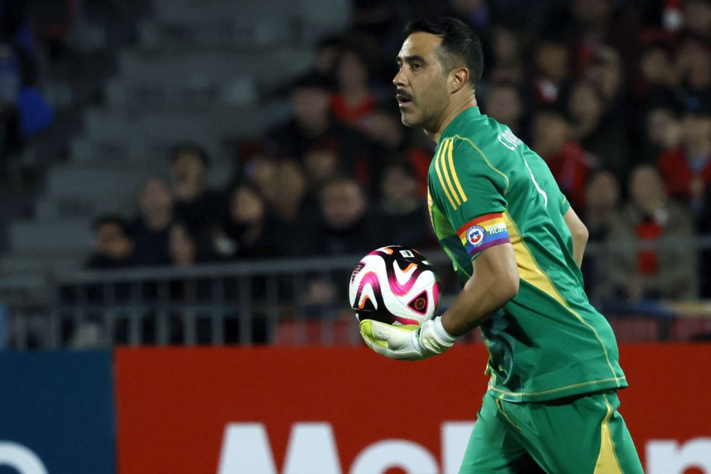 "¡Muchas gracias!": Claudio Bravo anuncia su retiro definitivo del fútbol profesional