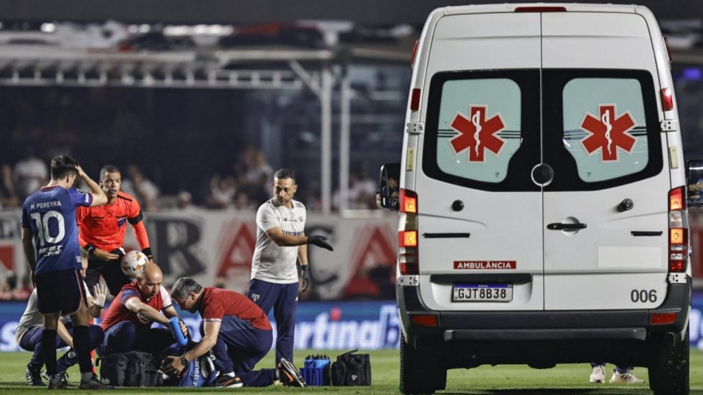 “Progresión del compromiso cerebral”: actualizan estado de futbolista uruguayo que se desvaneció en partido de Copa Libertadores