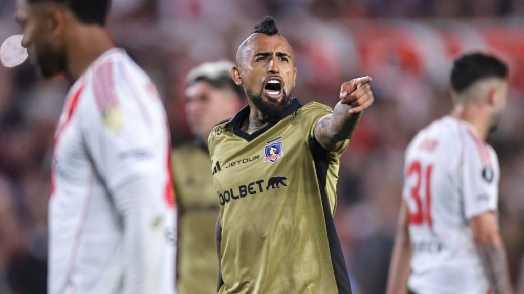 Arturo Vidal lanza canción con dedicatorias y la reacción de los hinchas es contundente: nadie más juega