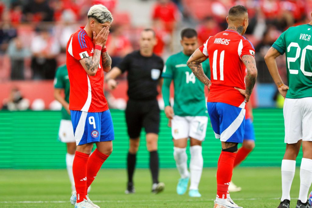 Chile cae derrotado ante Bolivia y complica sus opciones de acceder al próximo Mundial