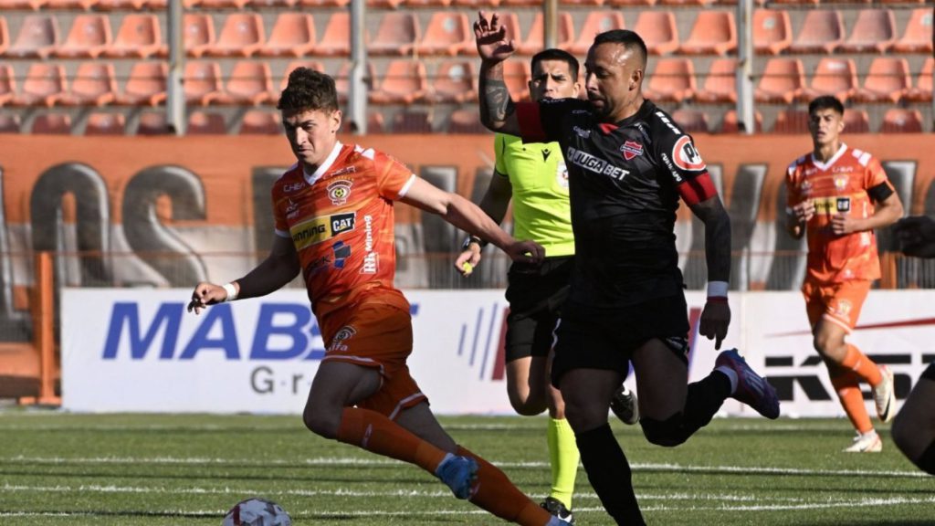 Cobreloa desperdició la ventaja numérica y sumó una dolorosa caída ante Ñublense