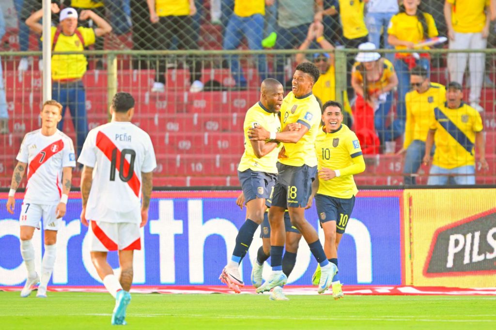 Ecuador derrota a Perú y lo hunde en el fondo de la tabla de las Clasificatorias
