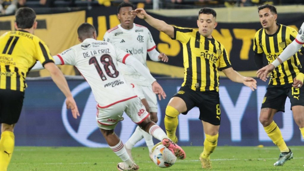 Peñarol sorprende a Flamengo y avanza a semifinales de la Copa Libertadores