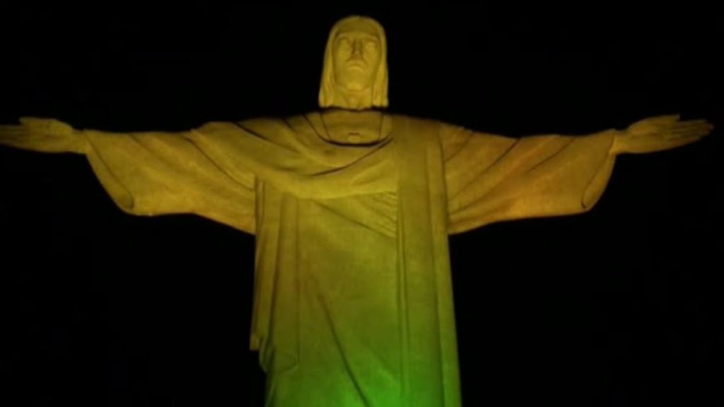 El Cristo Redentor de Río se ilumina de verde y amarillo por el cumpleaños de Pelé