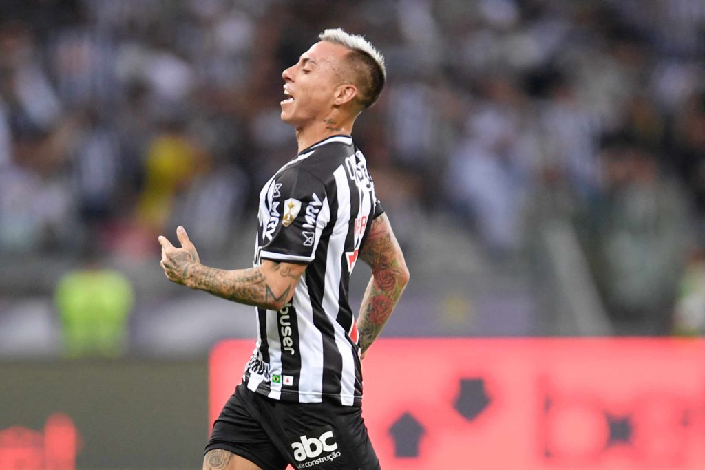El grande de Brasil que iría con todo por Eduardo Vargas y que le colocaría problemas a la U