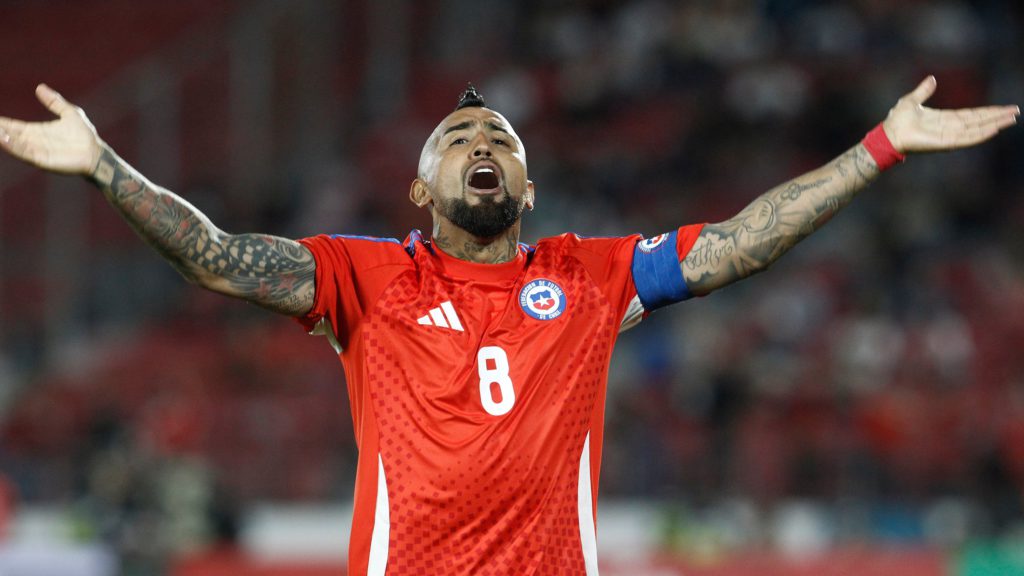 Vidal le lanza críticas a Pinilla y Beausejour, pero le contestan: “Quien rayó en la falta de respeto fue Arturo”