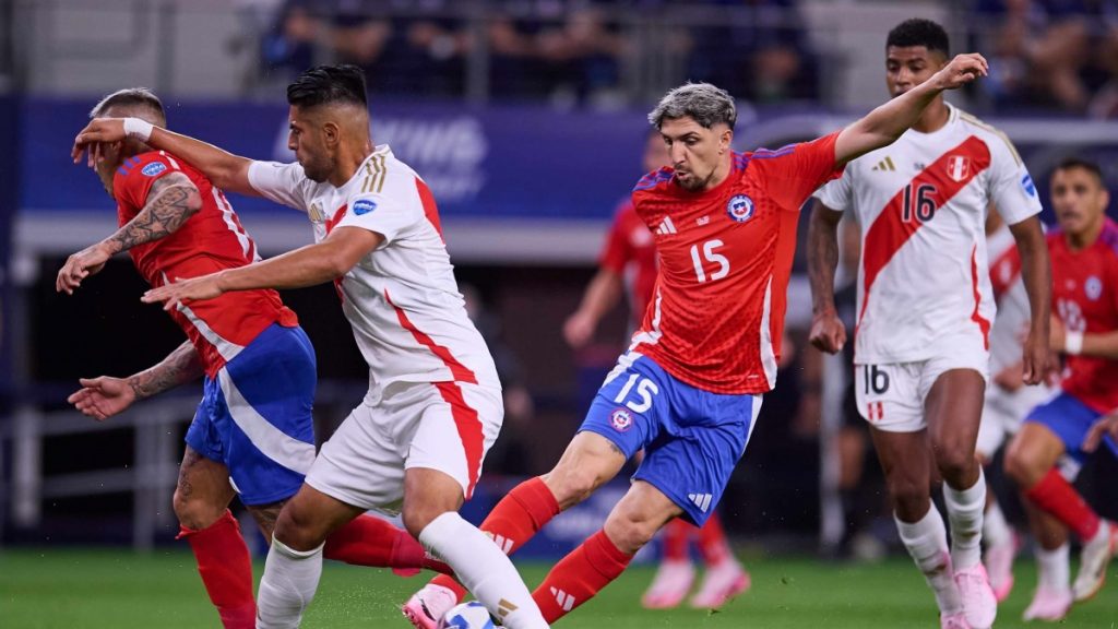 Diego Valdés a Colo Colo - Diego Valdés, Estrella de la Roja, Podría Fichar por Colo Colo