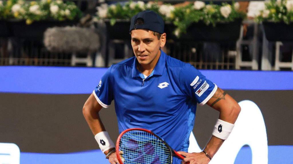 Lesión Alejandro Tabilo - Tabilo en Pausa: La Lesión que lo Aleja del Circuito y Complica Su Ranking