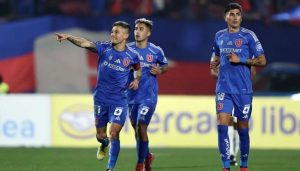 Charles Aránguiz, el Protegido de los Hinchas de la Universidad de Chile en la Copa Sudamericana - Charles Aránguiz, ídolo de la U, lidera triunfo en la Sudamericana.