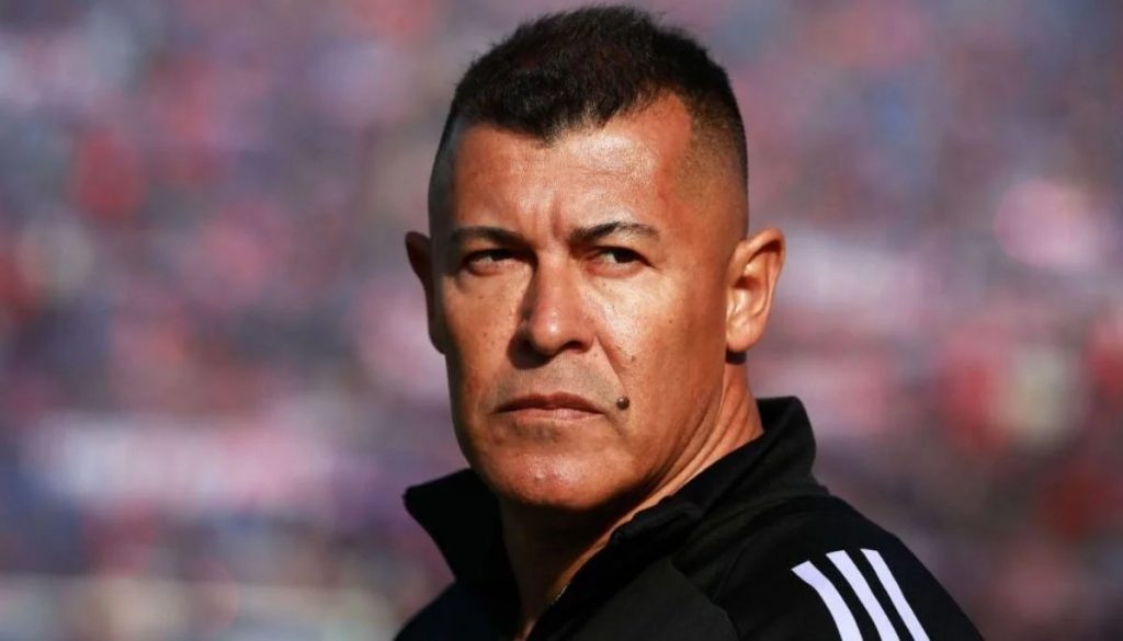 Decisión de Blanco y Negro sobre Jorge Almirón tras la Derrota - Jorge Almirón sigue en Colo Colo a pesar de la crisis deportiva