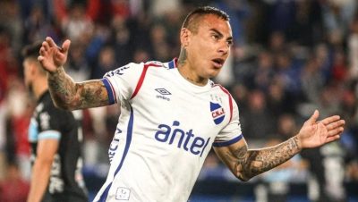 Decisión de Eduardo Vargas sobre Su Futuro en la Universidad de Chile - Eduardo Vargas se aleja de la U: futuro incierto para el delantero.