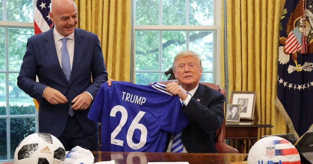 Donald Trump Considera a Pelé Como el Mejor Futbolista de la Historia - Donald Trump nombra a Pelé como el rey del fútbol mundial.