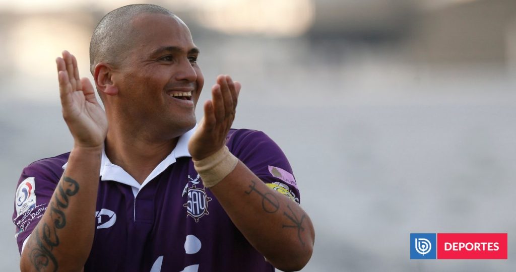 Gesto de Chupete Suazo con San Antonio Unido en la Crisis - Humberto Suazo: Rescate Emotivo para San Antonio Unido