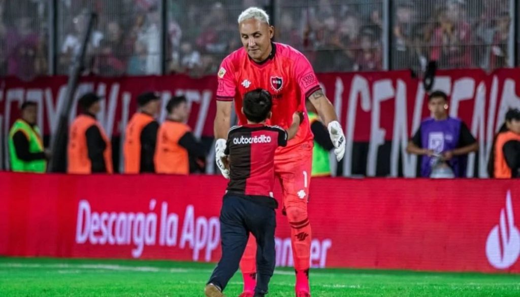 Keylor Navas Deja Newell's Old Boys para Unirse a los Pumas de México - Keylor Navas Se Une a Pumas de México tras Dejar Newell's