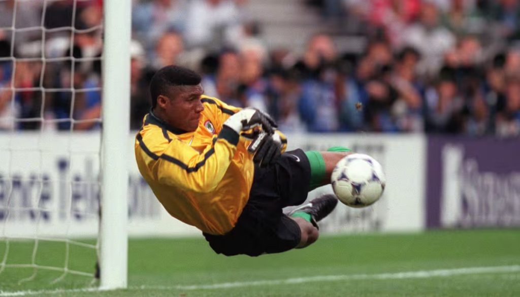 Peter Rufai Futbolista - Peter Rufai: El Futbolista que Retó a la Realeza