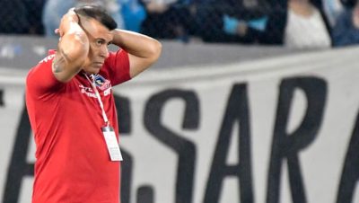 Presión Almirón Superclásico Chile - Jorge Almirón enfrenta intensa presión antes del Superclásico chileno