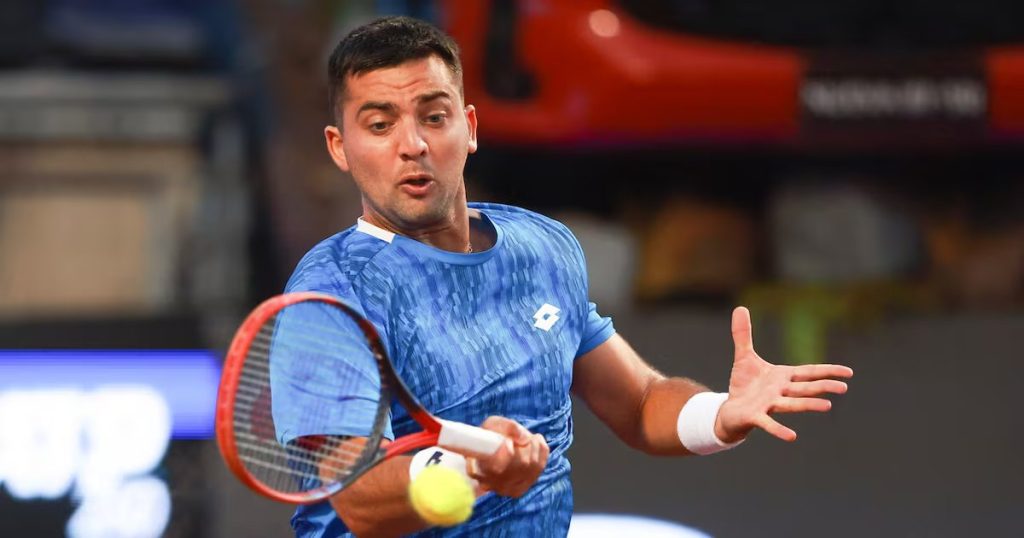 Victoria de Tomás Barrios sobre Gael Monfils en Toronto - Tomás Barrios sorprende al eliminar a Monfils en Toronto